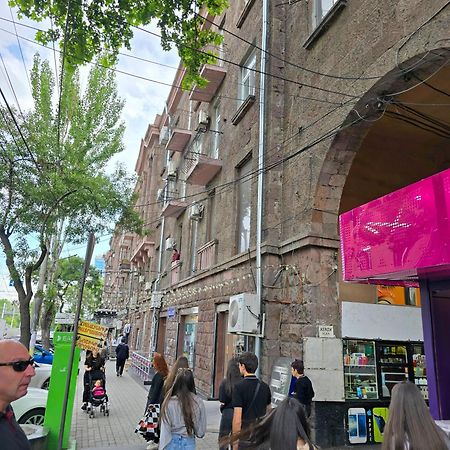 Прекрасная 4-Ех Комнатная Квартира В Самом Центре يريفان المظهر الخارجي الصورة