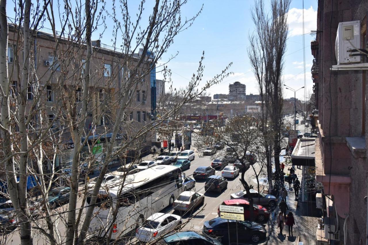 Прекрасная 4-Ех Комнатная Квартира В Самом Центре يريفان المظهر الخارجي الصورة